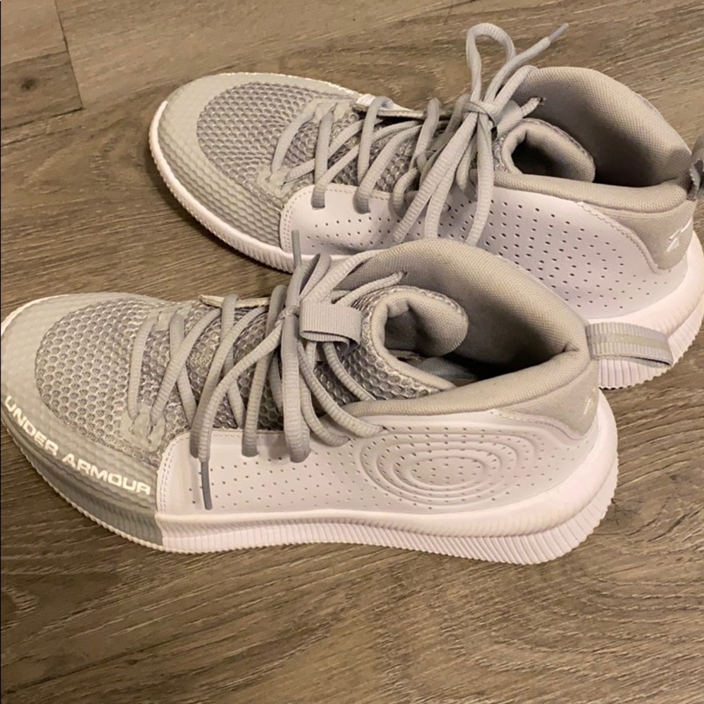 NWOT Under Armour Women’s basketball shoes